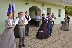 Mladinska folklorna skupina Lintvar